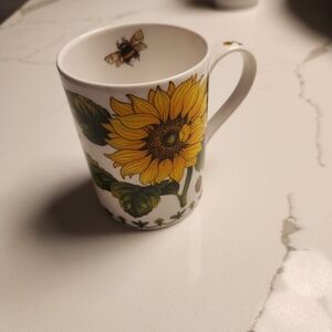 Queen's "Botanic" coffee mug.